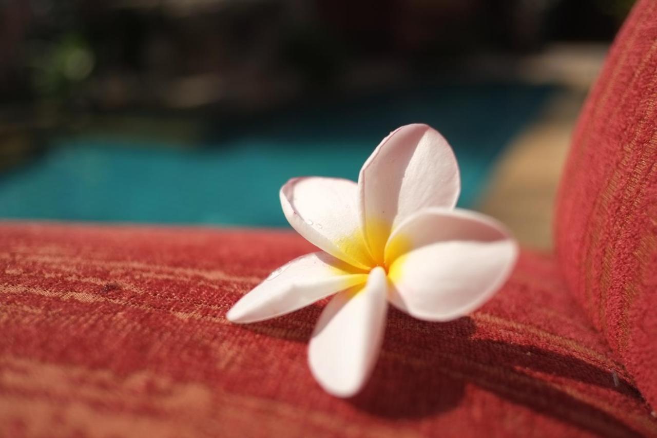 พระตำหนักวิลล่า 10 ห้องนอน พร้อมสระว่ายน้ำส่วนตัว Pattaya Buitenkant foto